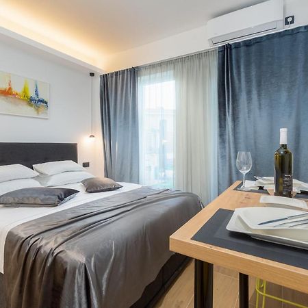Studio Apartman Lilly With Private Parking In The Yard Of The House Pula Extérieur photo