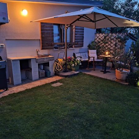 Studio Apartman Lilly With Private Parking In The Yard Of The House Pula Extérieur photo