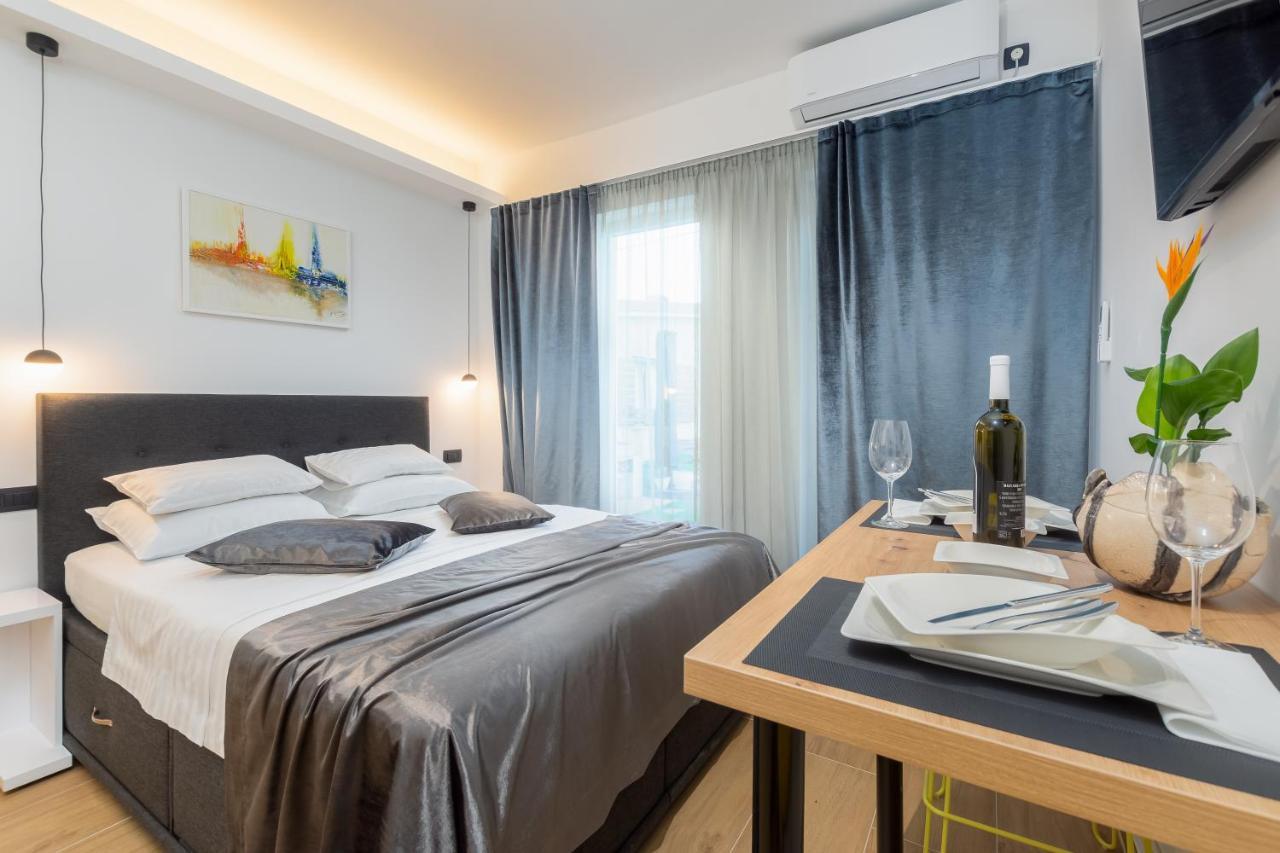Studio Apartman Lilly With Private Parking In The Yard Of The House Pula Extérieur photo