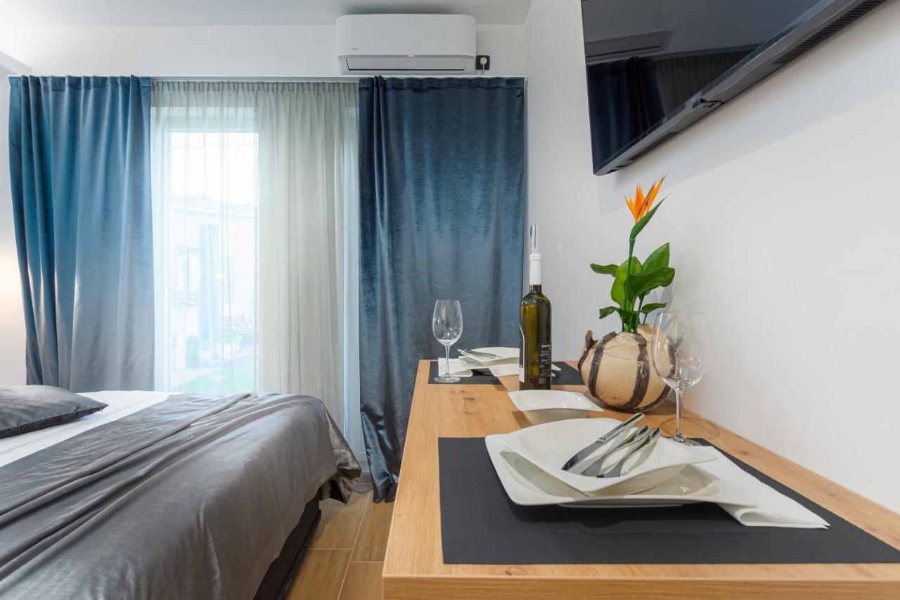 Studio Apartman Lilly With Private Parking In The Yard Of The House Pula Extérieur photo
