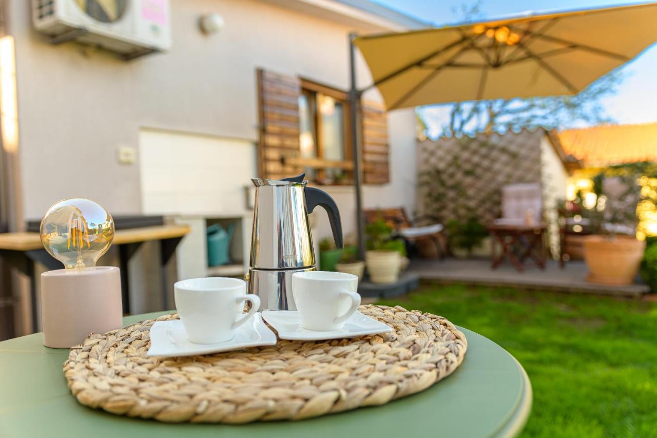 Studio Apartman Lilly With Private Parking In The Yard Of The House Pula Extérieur photo