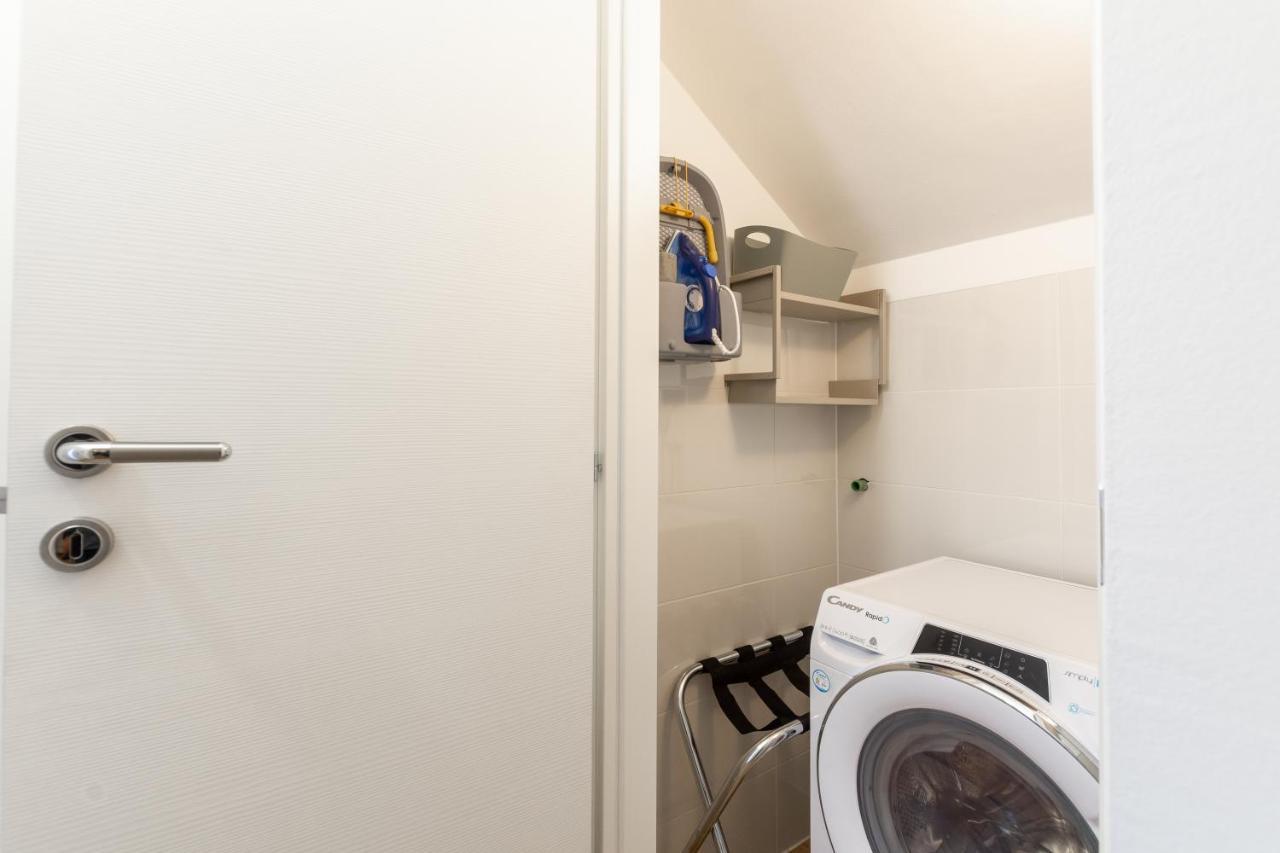 Studio Apartman Lilly With Private Parking In The Yard Of The House Pula Extérieur photo